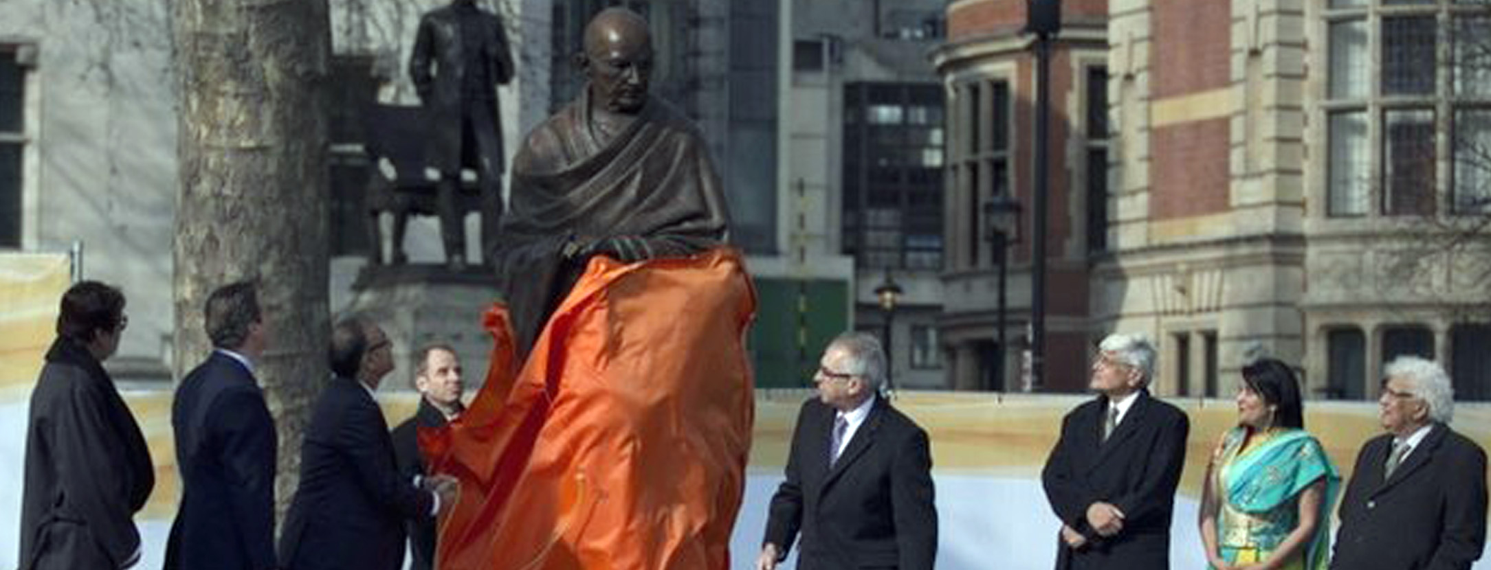 statue1