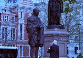 Prime Minister Narendra Modi paying homage to Mahatma Gandhi outside UK parliament. Photograph: Ministry of External Affairs/Facebook